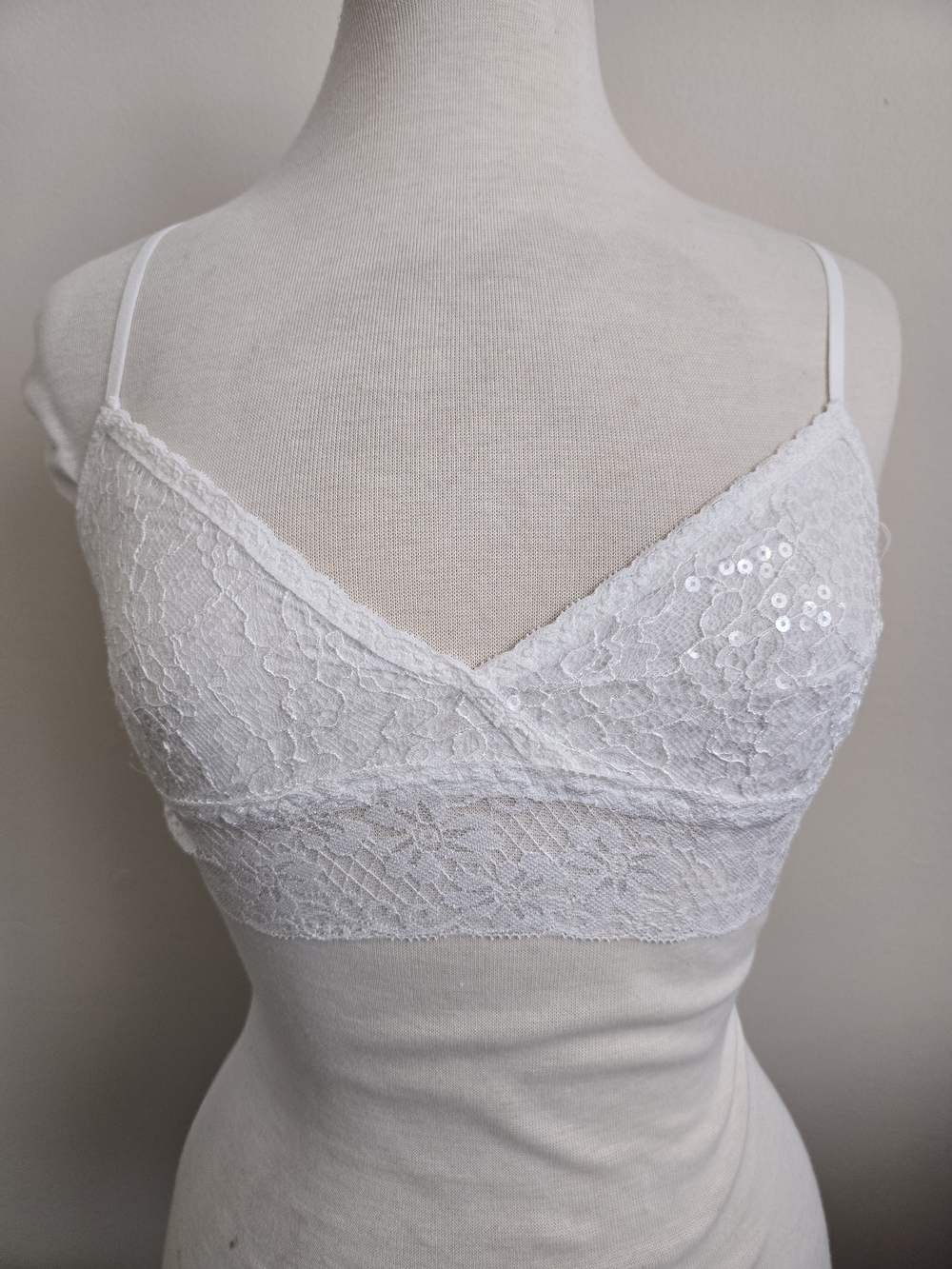 Gilly Hicks White Lace Bralette Y2K Vintage Size M Soft